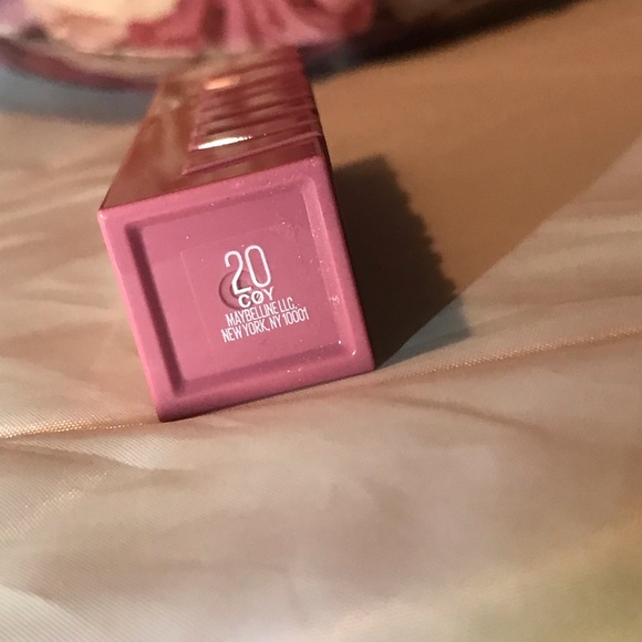 VINYL - COY MAYBELLINE New York lip color - Picture 3 of 4